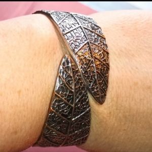 Leaf embossed hinge Cuff silver tone bracelet Vintage, BOHO Cottagecore wear